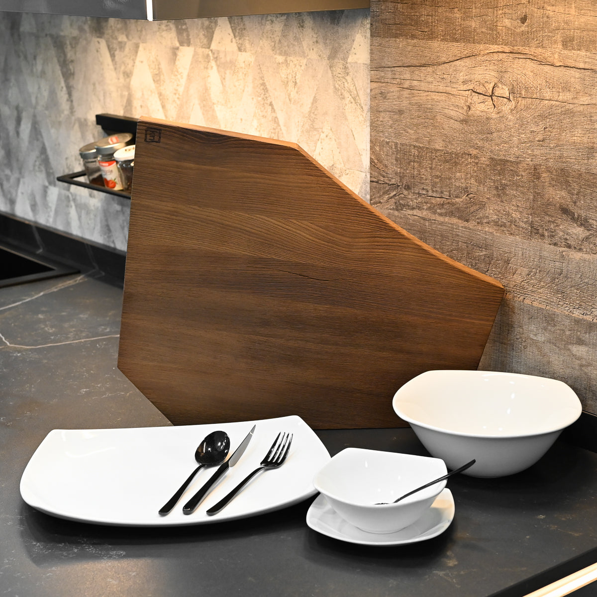 TAGLIERE SCULTURA LEGNO DI NOCE