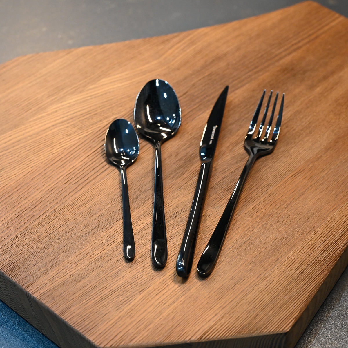 SET POSATE 24 PEZZI TITANIO